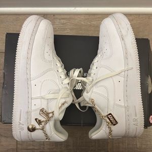 Nike Air Force white gold chains
